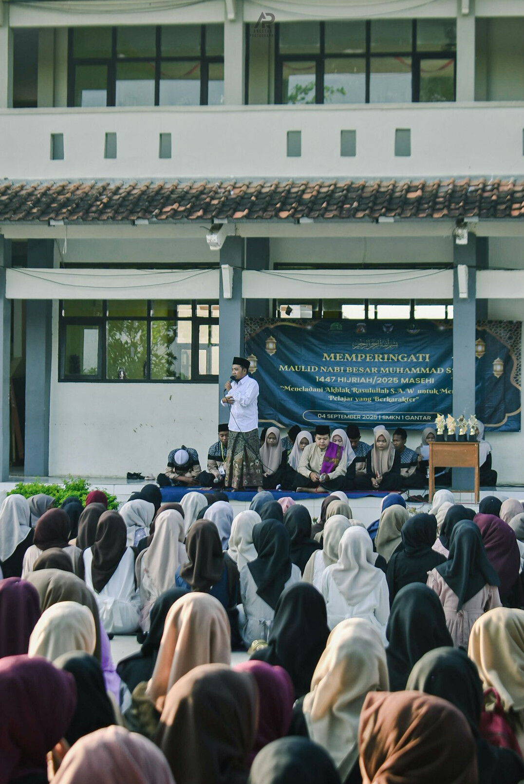 Instructor presenting to attendees at a training seminar